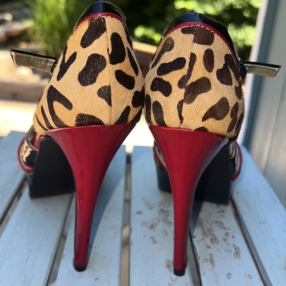 Guess stiletto platform 5” heels. Faux leopard hair and patent leather size 7.5! - Picture 5 of 8